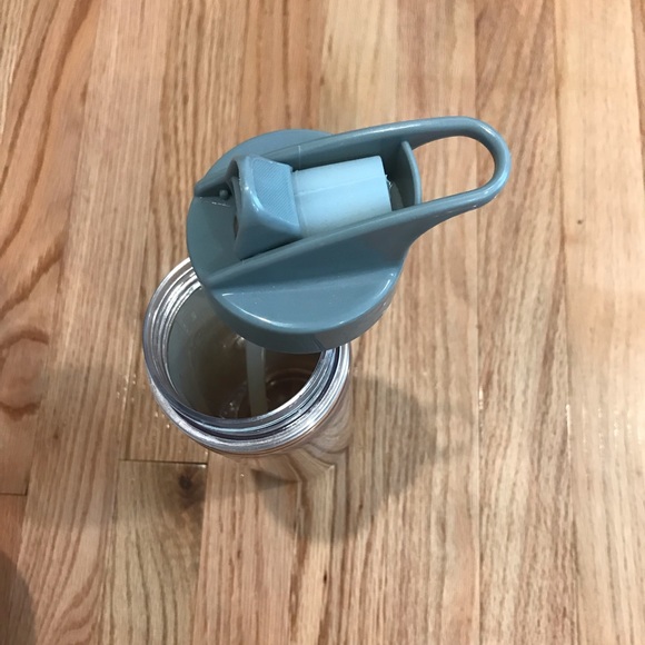 Francesca’s I SHINE 18OZ WATER BOTTLE GOLD - Picture 8 of 8